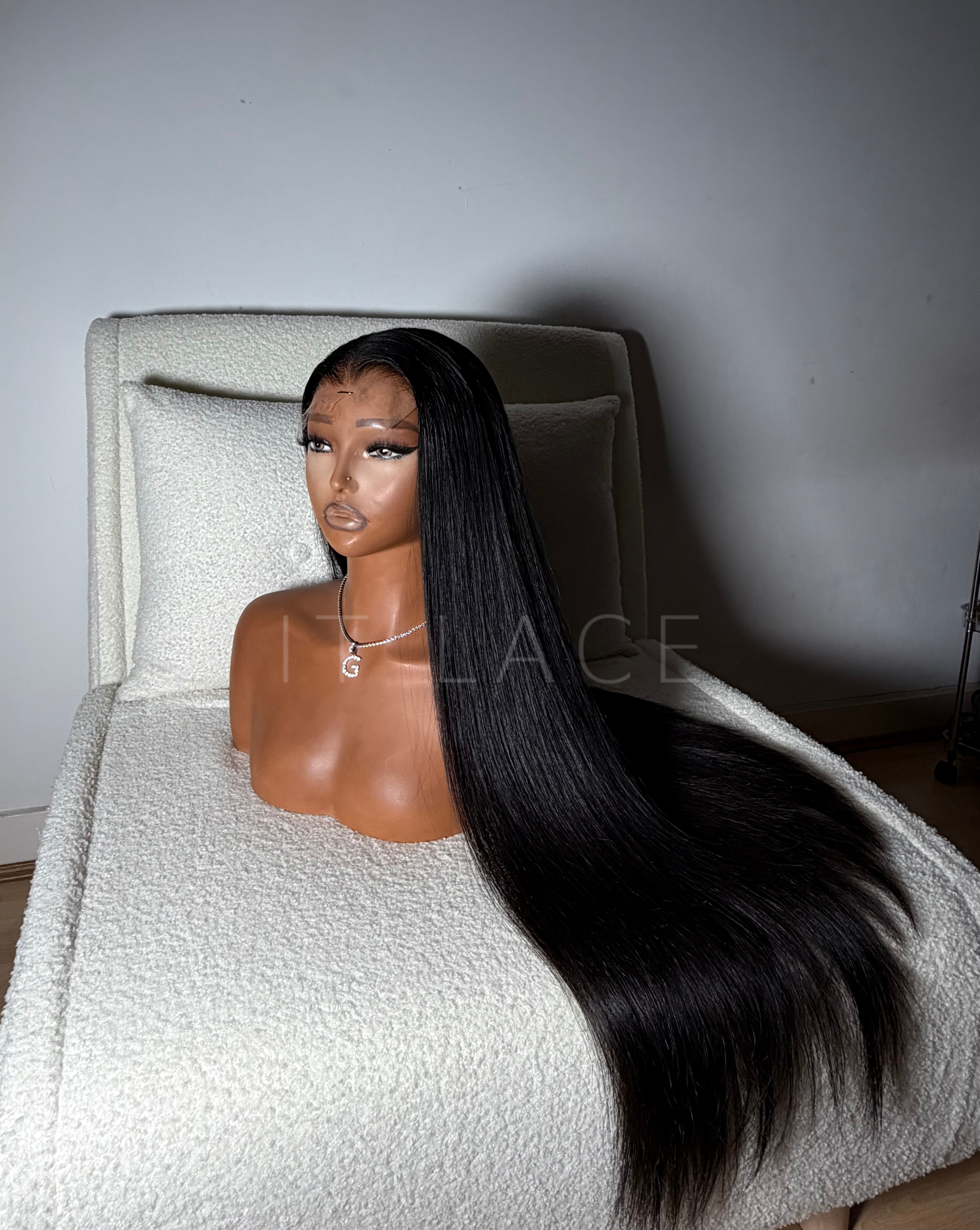 Straight black Wigs